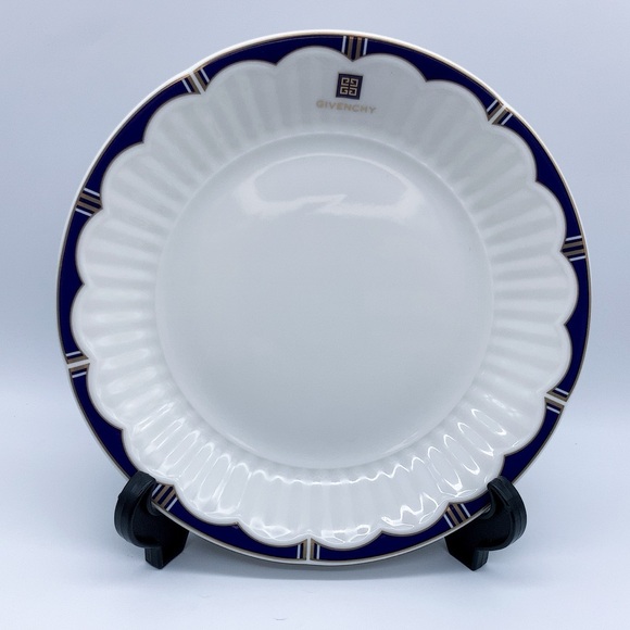 6-Pc Givenchy Porcelaine Navy and White Dinnerware Set - Picture 3 of 15